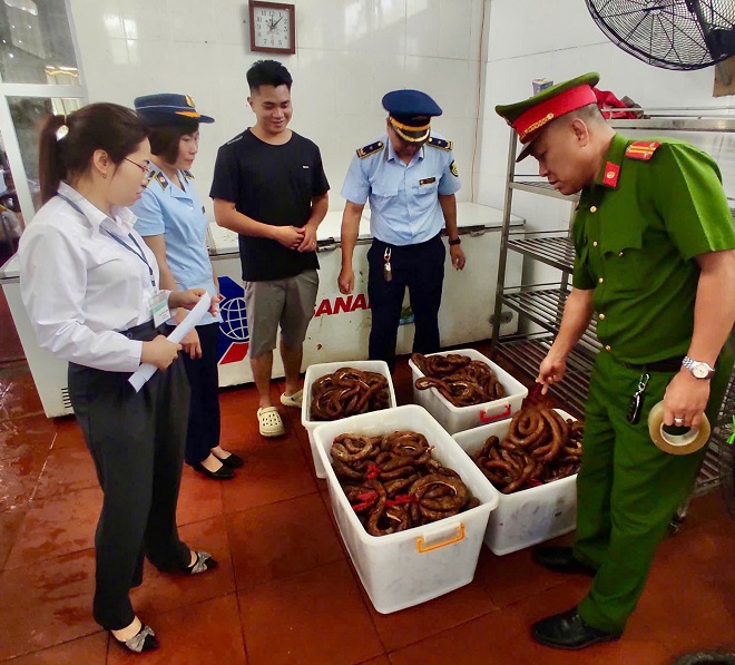 Quảng Ninh: Ra quân mạnh mẽ vì an toàn thực phẩm, xử lý hàng loạt vi phạm