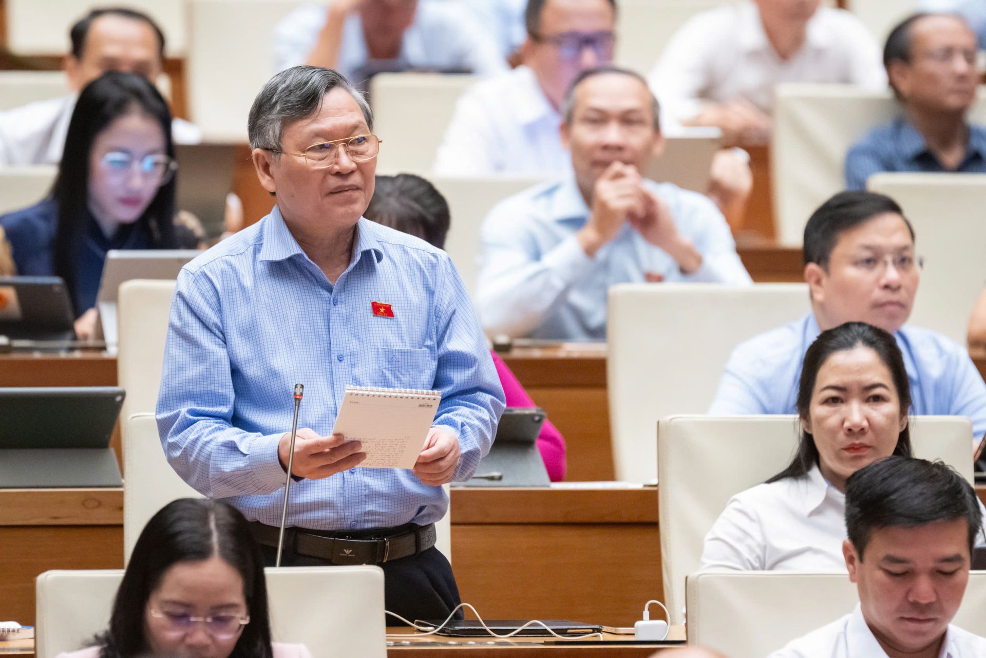 Đại biểu Tô Văn Tám.