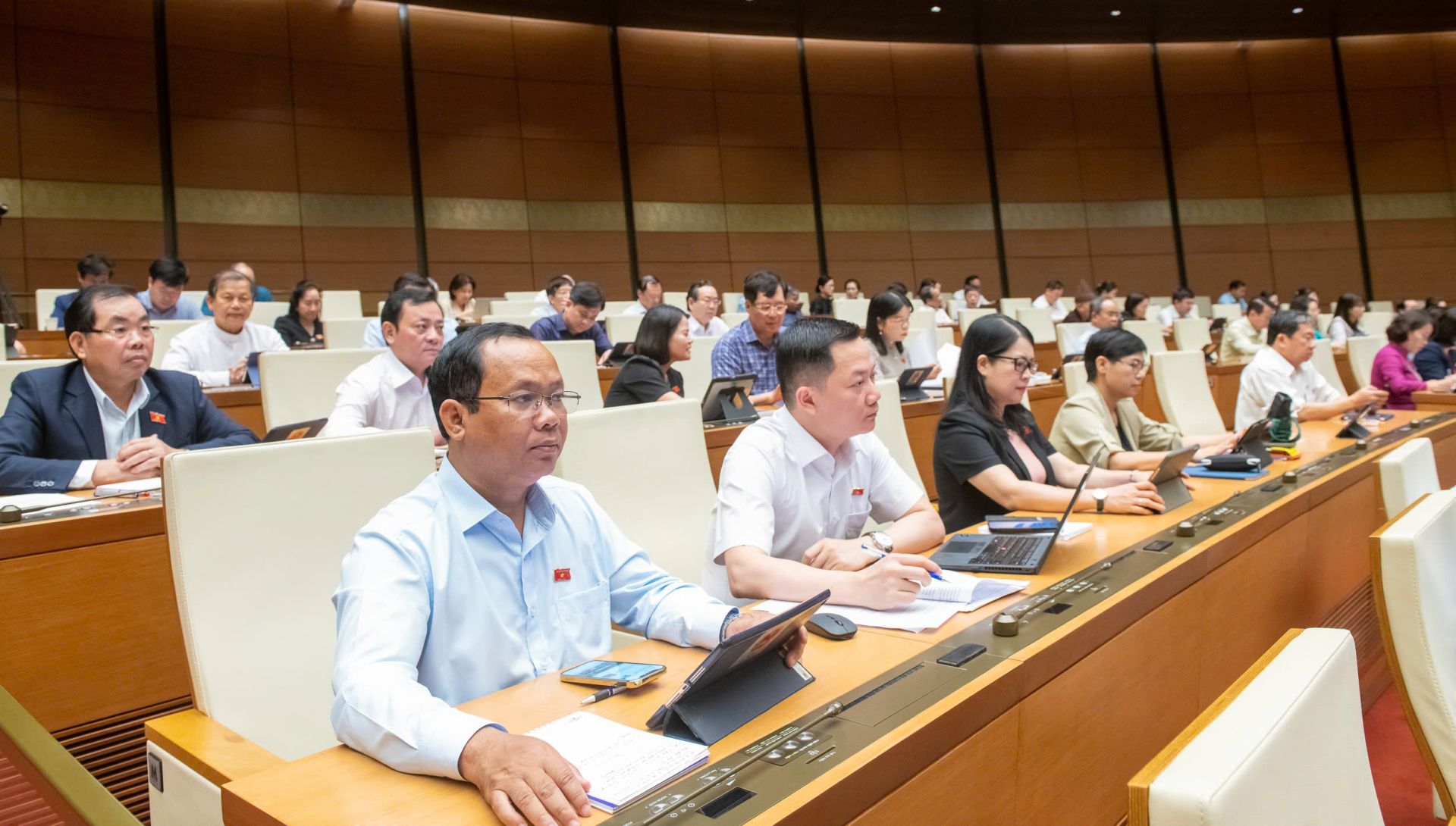 Hội trường phiên thảo luận về sửa đổi, bổ sung Hiến pháp năm 2013. Ảnh quochoi.vn.