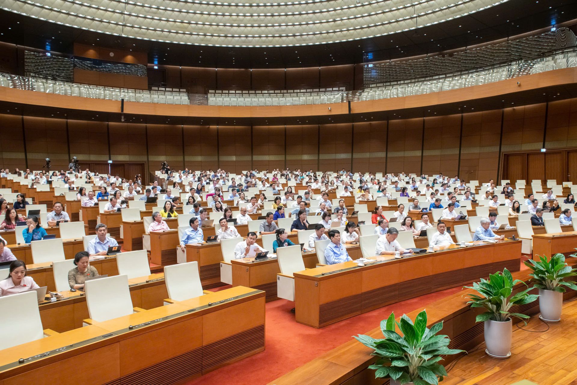 Toàn cảnh phiên thảo luận tại Hội trường. Ảnh quochoi.vn.