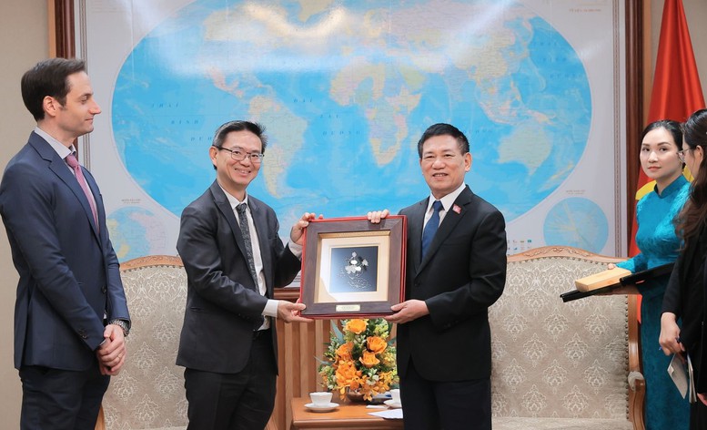 Ông Kim Eng Tan Giám đốc cấp cao S&P: Với triển vọng tăng trưởng hết sức tích cực và sự nỗ lực của Chính phủ, Việt Nam sẽ có khả năng nâng cao Tín nhiệm quốc gia. Ảnh VGP