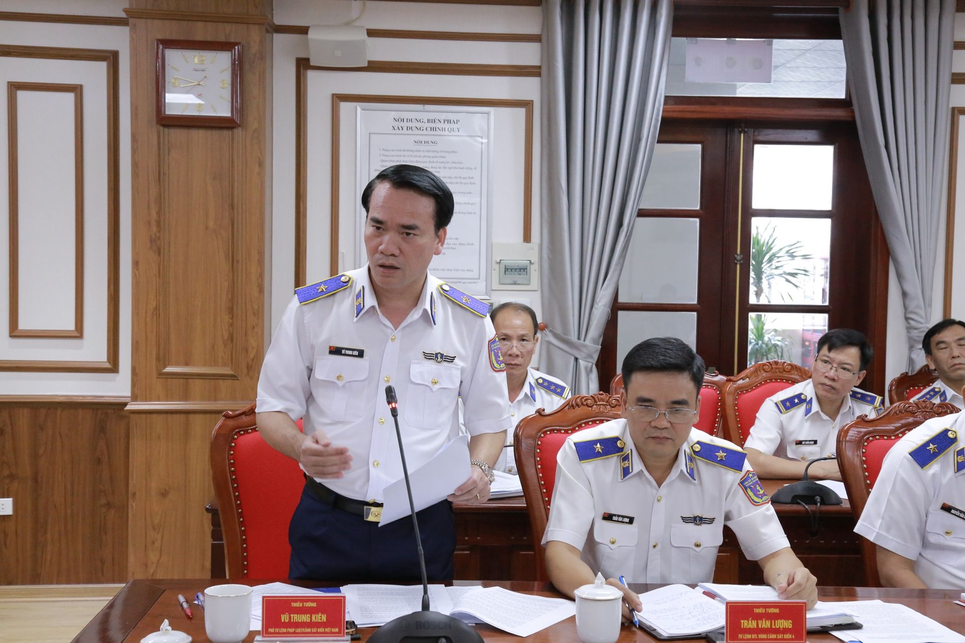 Thiếu tướng Vũ Trung Kiên, Phó Tư lệnh Pháp luật Cảnh sát biển Việt Nam phát biểu tại buổi làm việc