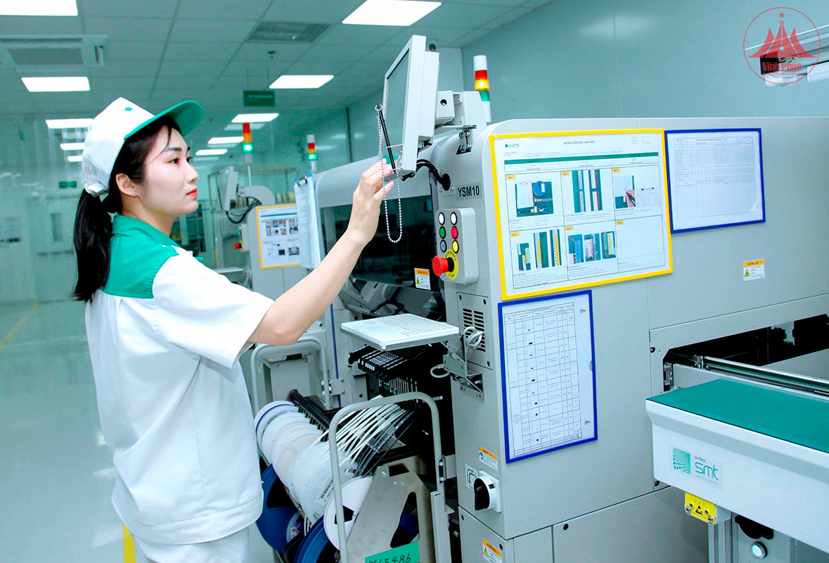 Nhiều doanh nghiệp tư nhân trên địa bàn tỉnh được hỗ trợ tháo gỡ khó khăn, vươn lên sản xuất, kinh doanh hiệu quả. (Trong ảnh: Nhà máy Lumi Smart Factory, Khu công nghiệp Thăng Long Vĩnh Phúc chuyên sản xuất thiết bị IoT công nghệ cao, cung cấp dịch vụ ODM, OEM, EMS cho các đối tác trong nước và quốc tế). Ảnh: Nguyễn Lượng Nhiều doanh nghiệp tư nhân trên địa bàn tỉnh được hỗ trợ tháo gỡ khó khăn, vươn lên sản xuất, kinh doanh hiệu quả. (Trong ảnh: Nhà máy Lumi Smart Factory, Khu công nghiệp Thăng Long Vĩnh Phúc chuyên sản xuất thiết bị IoT công nghệ cao, cung cấp dịch vụ ODM, OEM, EMS cho các đối tác trong nước và quốc tế). Ảnh: Nguyễn Lượng