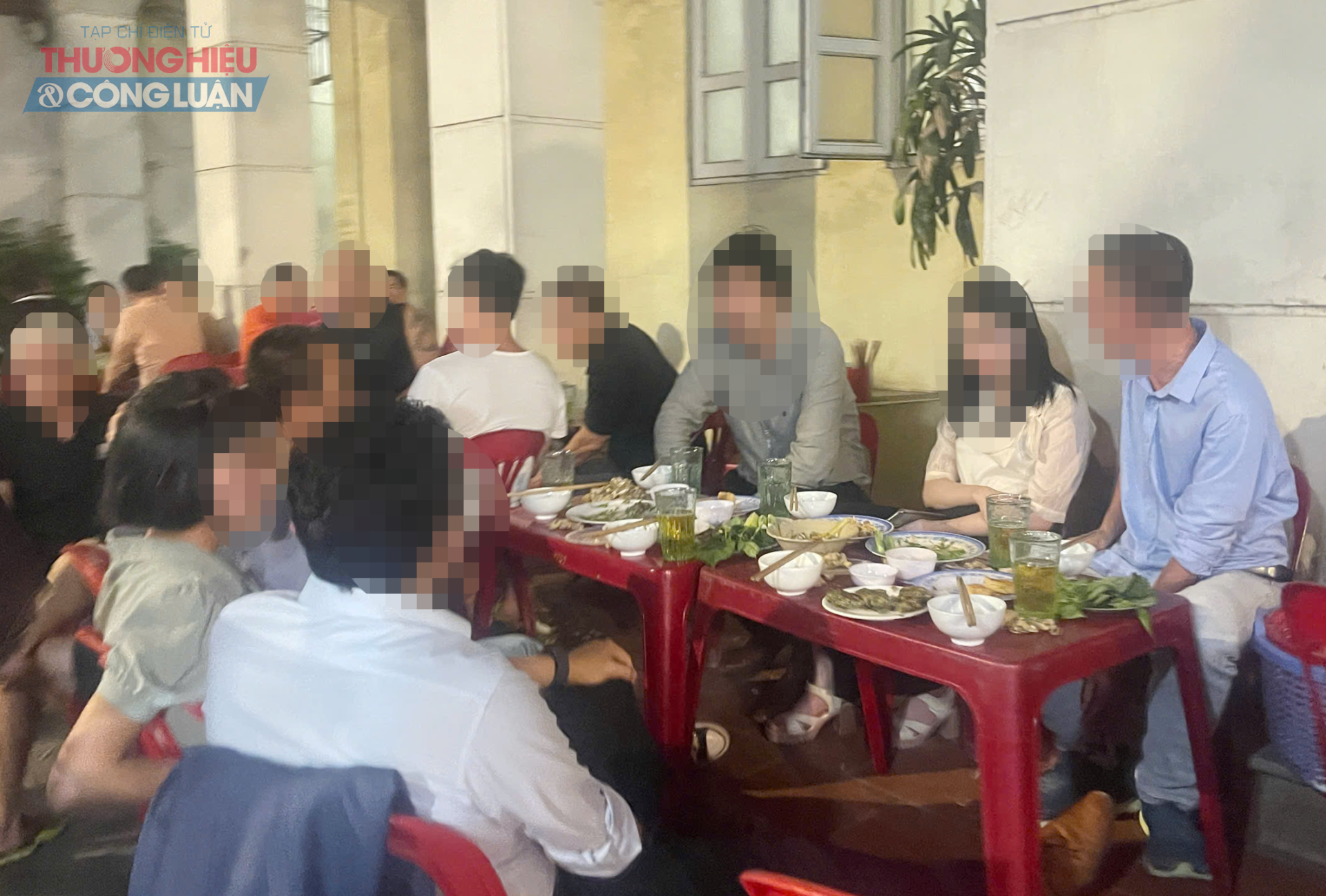 Một quán nhậu vỉa hè trên phố Dã Tượng, quận Hoàn Kiếm, TP Hà Nội. Một quán nhậu vỉa hè trên phố Dã Tượng, quận Hoàn Kiếm, TP Hà Nội.