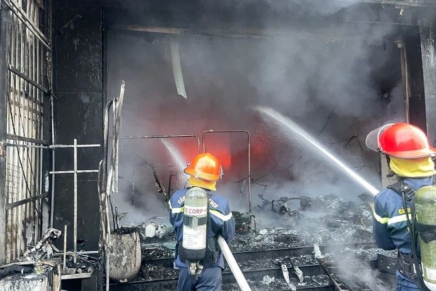 "Bà hỏa" thiêu rụi cửa hàng kinh doanh đồ mẹ và bé ở Hà Tĩnh