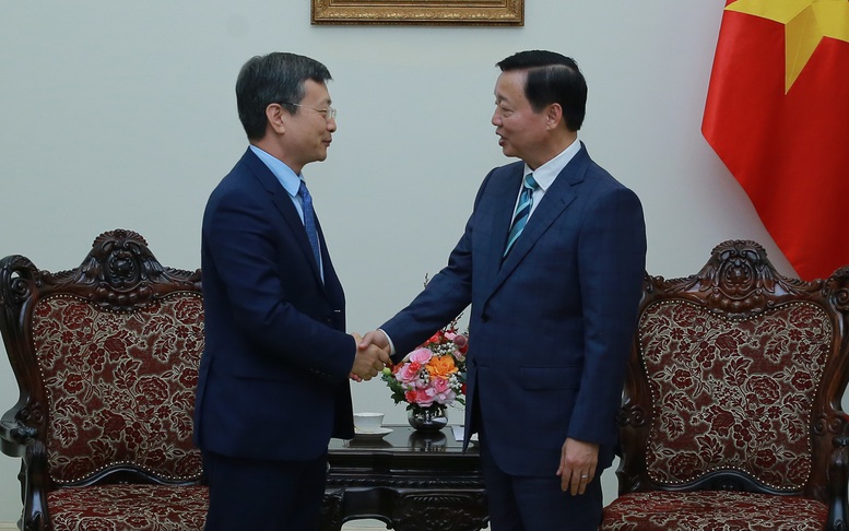 Phó Thủ tướng Trần Hồng Hà đề nghị CCECC định hướng đầu tư, kinh doanh lâu dài, cùng nhau chia sẻ lợi ích, đóng góp vào sự phát triển hệ sinh thái công nghiệp và xây dựng đường sắt của Việt Nam - Ảnh: VGP/Minh Khôi Phó Thủ tướng Trần Hồng Hà đề nghị CCECC định hướng đầu tư, kinh doanh lâu dài, cùng nhau chia sẻ lợi ích, đóng góp vào sự phát triển hệ sinh thái công nghiệp và xây dựng đường sắt của Việt Nam - Ảnh: VGP/Minh Khôi
