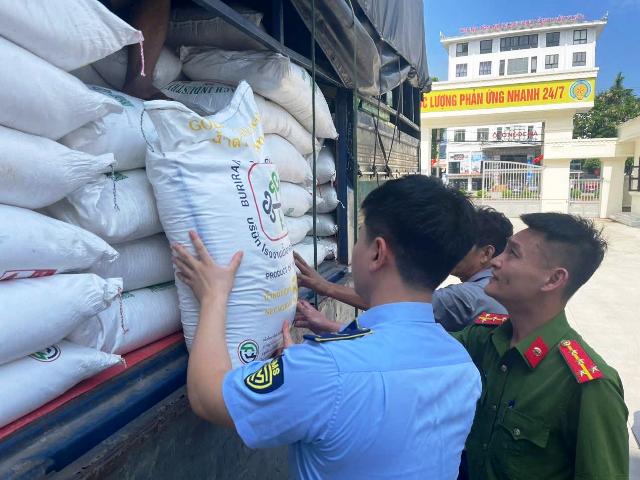 Tạm giữ 3 tấn đường cát nhập lậu tại TP. Vinh