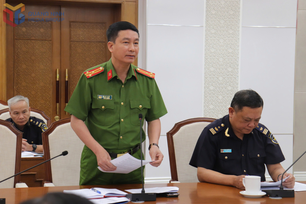 Các đại biểu thảo luận tại cuộc họp. Các đại biểu thảo luận tại cuộc họp.