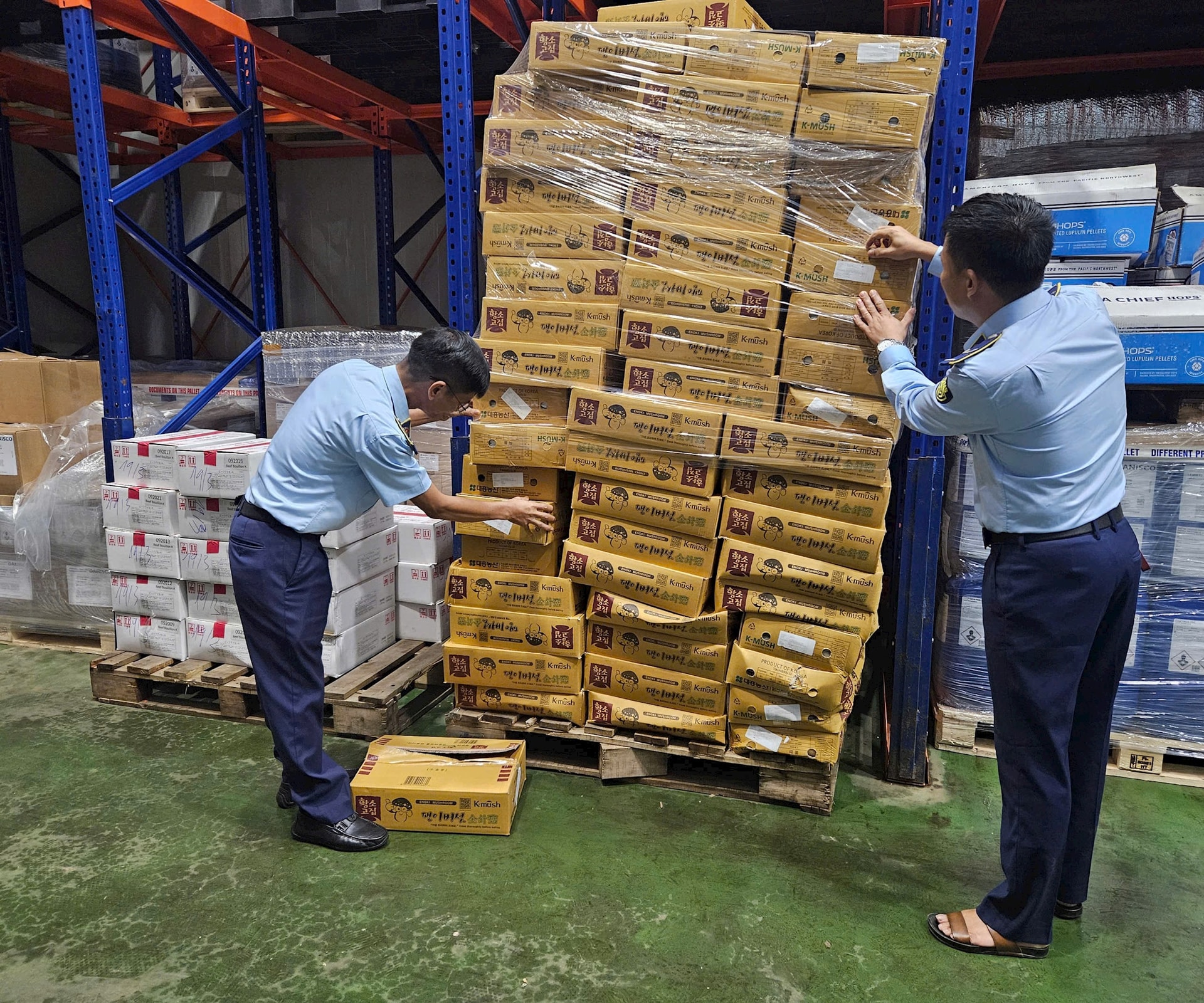 Hà Nội: Quản lý thị trường kiểm tra, xử lý 1.050 vụ vi phạm trong 4 tháng năm 2025