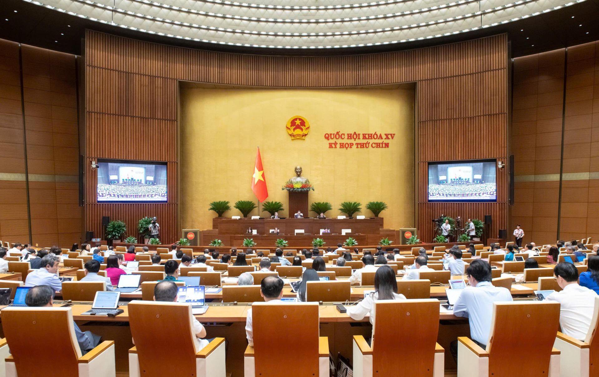Hôm nay, Quốc hội nghe, thảo luận 4 Nghị quyết, 2 dự án Luật