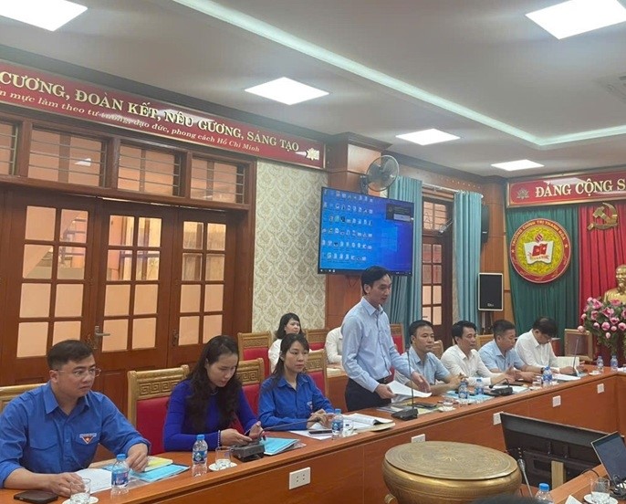 Các đại biểu tham gia phát biểu tại buổi hội thảo.