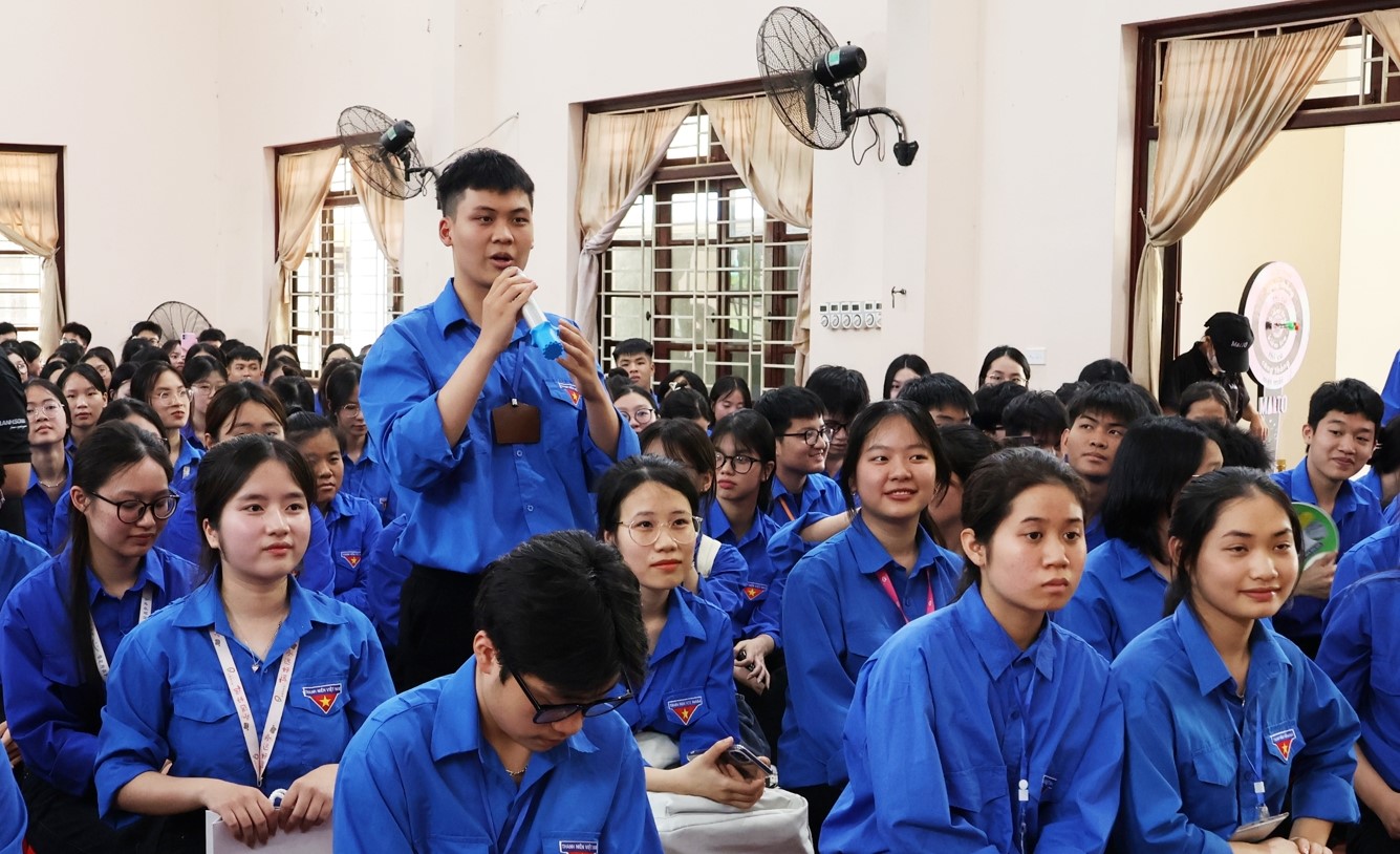 Tiếp sức tinh thần "Vững tâm lý - Vượt mùa thi"