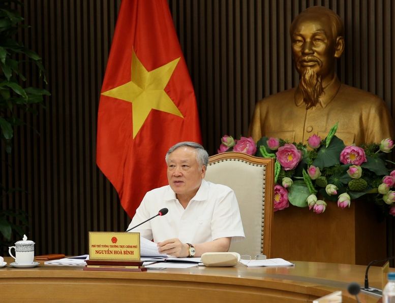 Phó Thủ tướng Thường trực Nguyễn Hòa Bình nhấn mạnh: Một nguồn lực rất lớn đang tồn đọng, nếu chúng ta tập trung khắc phục được những khó khăn đối với các dự án này sẽ khơi thông được một nguồn lực đáng kể để đưa vào nền kinh tế, đắc lực phục vụ cho mục tiêu tăng trưởng - Ảnh: VGP/Nguyễn Hoàng Phó Thủ tướng Thường trực Nguyễn Hòa Bình nhấn mạnh: Một nguồn lực rất lớn đang tồn đọng, nếu chúng ta tập trung khắc phục được những khó khăn đối với các dự án này sẽ khơi thông được một nguồn lực đáng kể để đưa vào nền kinh tế, đắc lực phục vụ cho mục tiêu tăng trưởng - Ảnh: VGP/Nguyễn Hoàng