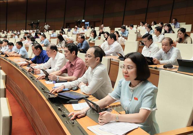 Các đại biểu bấm nút biểu quyết thông qua việc điều chỉnh Chương trình Kỳ họp thứ 9, Quốc hội Khóa XV. Ảnh: An Đăng/TTXVN