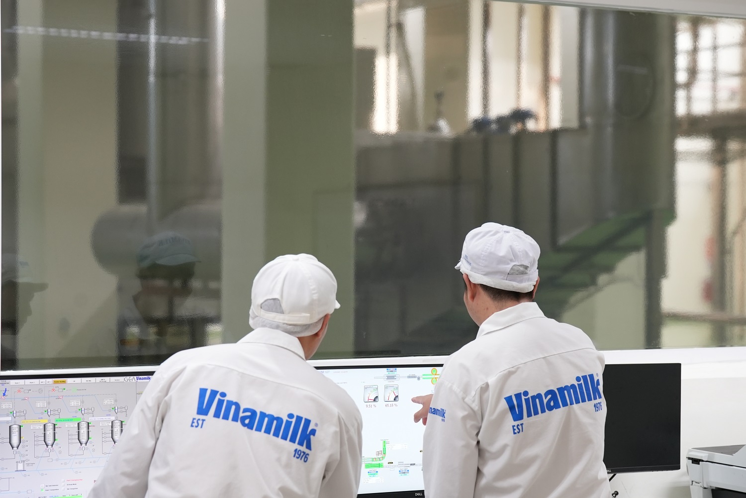 Phân đoạn sản xuất tự động tại nhà máy sữa bột Việt Nam của Vinamilk.