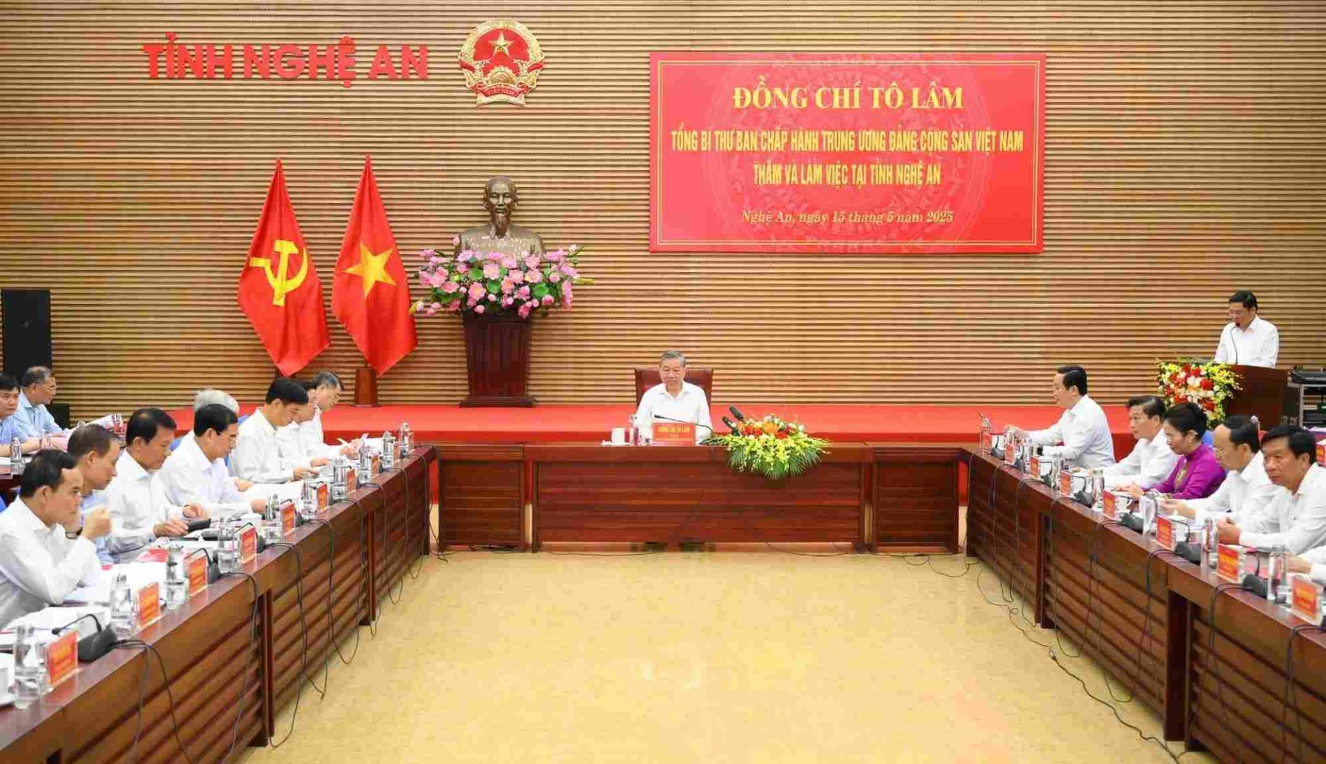 Tổng Bí thư Tô Lâm chủ trì buổi làm việc với Ban Thường vụ Tỉnh ủy Nghệ An. Ảnh: Thành Cường