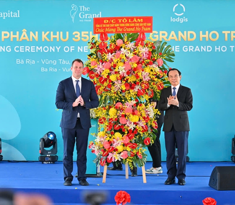 Bí thư Thành ủy TP HCM Nguyễn Văn Nên thay mặt Tổng Bí thư Tô Lâm gửi tặng lẵng hoa tới nhà đầu tư The Grand Hồ Tràm Bí thư Thành ủy TP HCM Nguyễn Văn Nên thay mặt Tổng Bí thư Tô Lâm gửi tặng lẵng hoa tới nhà đầu tư The Grand Hồ Tràm