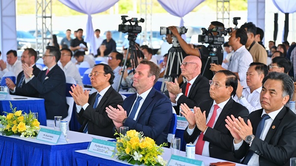 Lãnh đạo TP. HCM, Bà Rịa - Vũng Tàu, Bình Dương cùng phía nhà đầu tư dự án tham dự sự kiện Lãnh đạo TP. HCM, Bà Rịa - Vũng Tàu, Bình Dương cùng phía nhà đầu tư dự án tham dự sự kiện
