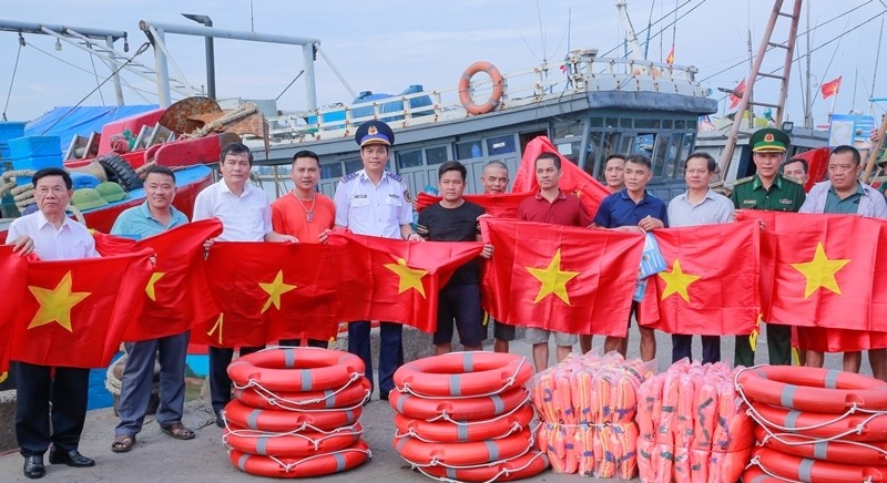 “Cảnh sát Biển đồng hành với ngư dân” năm 2025