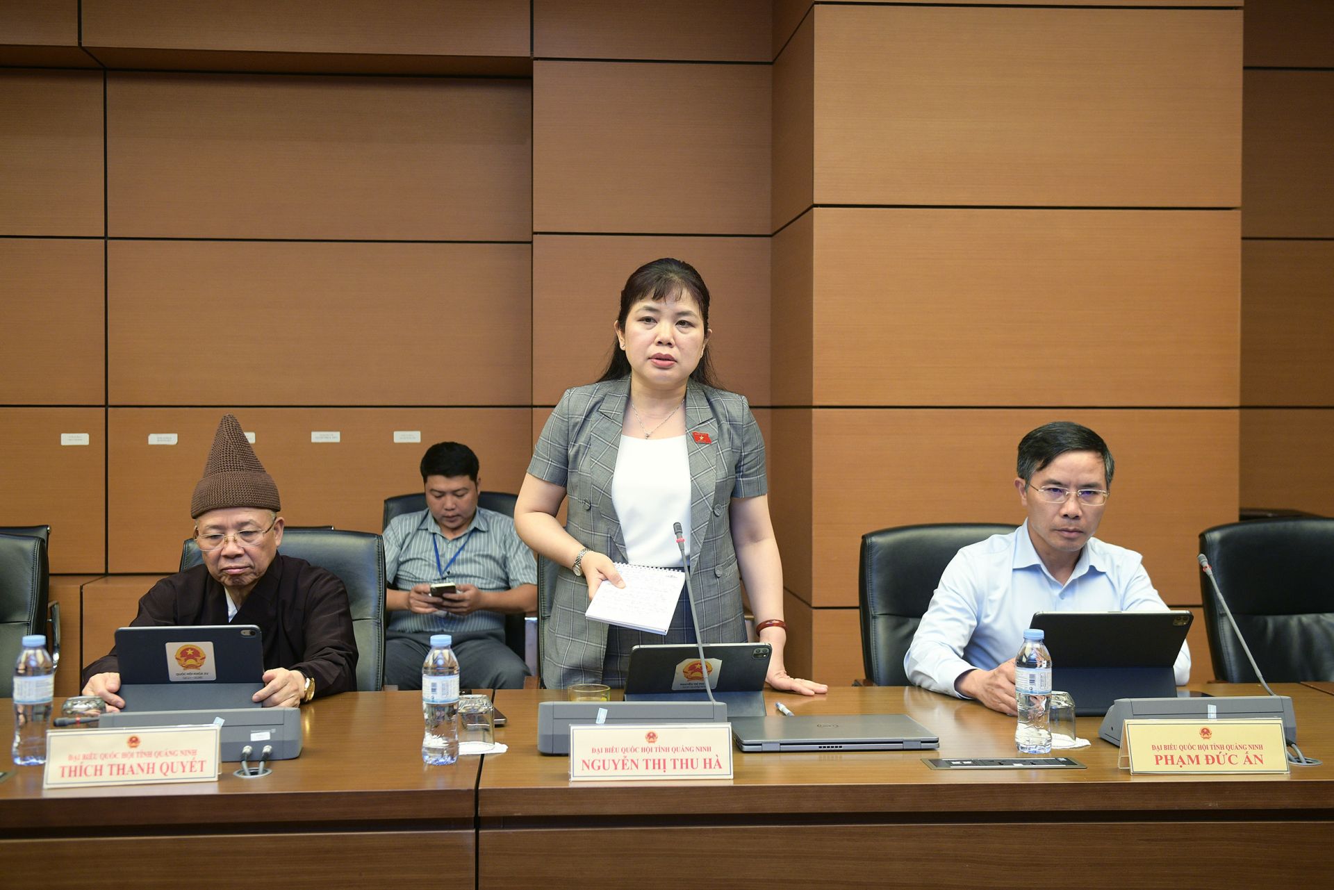 Đại biểu Nguyễn Thị Thu Hà - Đoàn ĐBQH tỉnh Quảng Ninh Đại biểu Nguyễn Thị Thu Hà - Đoàn ĐBQH tỉnh Quảng Ninh