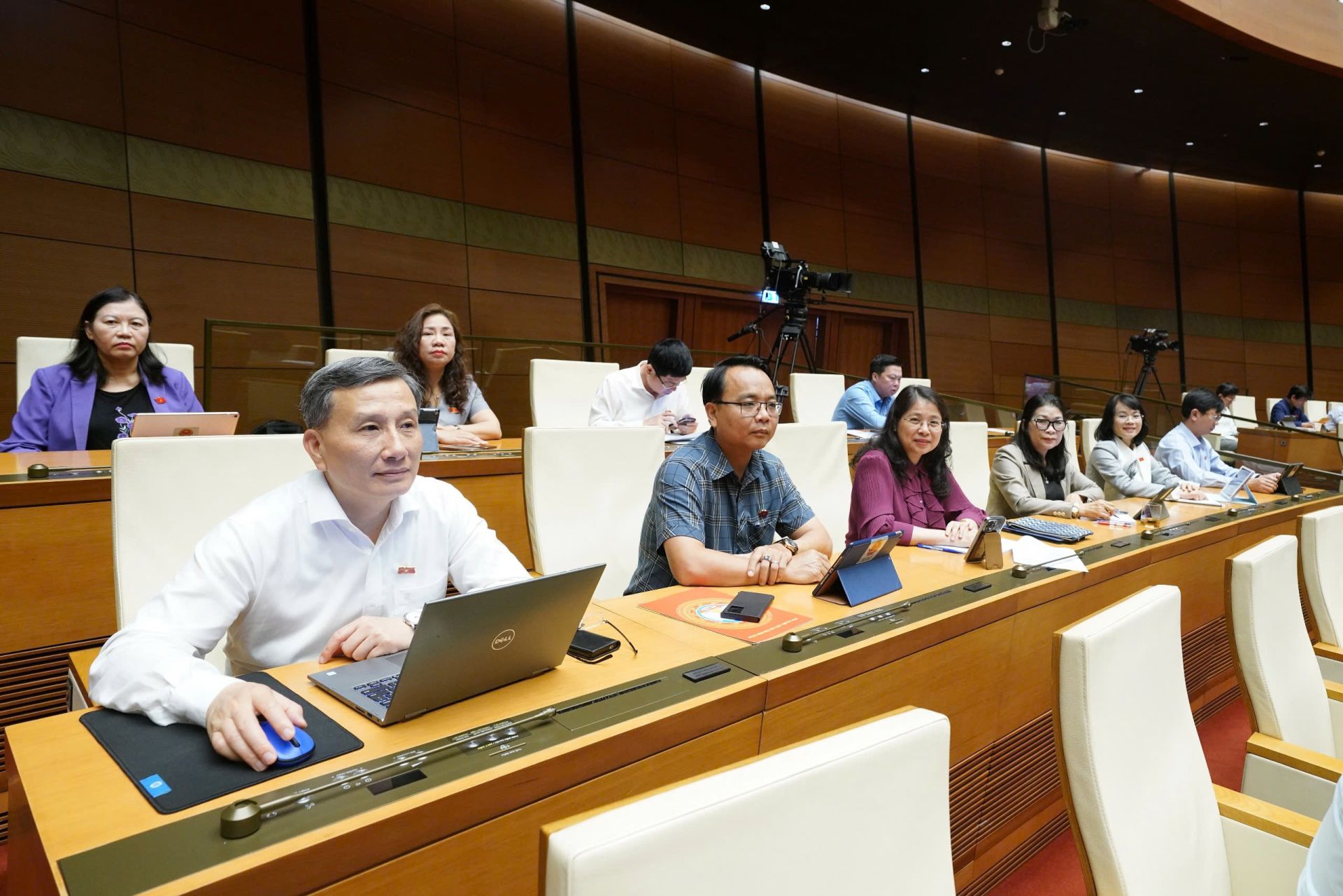 Các đại biểu tham dự phiên họp