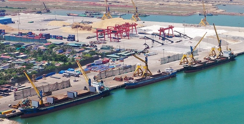 Cảng tổng hợp Quốc tế Nghi Sơn có năng lực xếp dỡ và vận chuyển hàng hóa bằng container tại Khu Kinh tế Nghi Sơn.