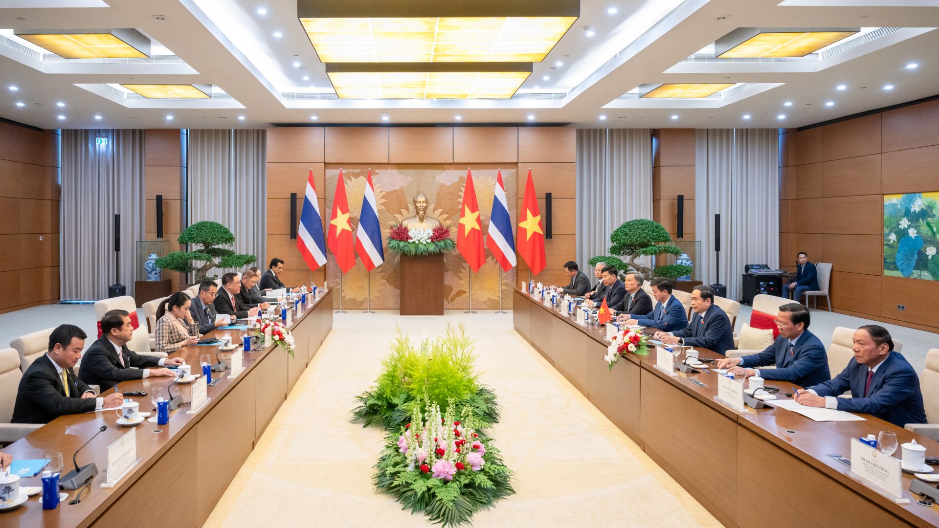 Chủ tịch Quốc hội Trần Thanh Mẫn hội kiến Thủ tướng Vương quốc Thái Lan Paetongtarn Shinawatra