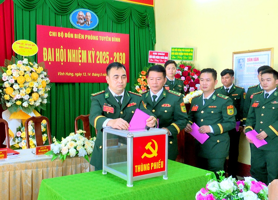 Đại hội bỏ phiếu bầu cấp ủy chi bộ Đồn Biên phòng Tuyên Bình nhiệm kỳ 2025 – 2030
