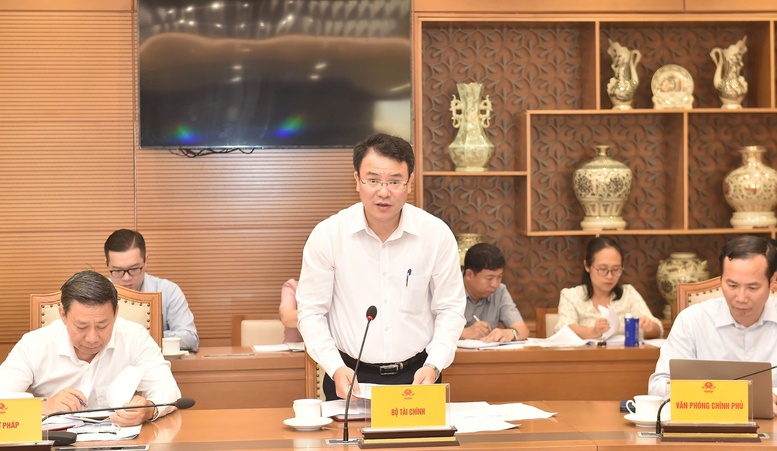 Thứ trưởng Bộ Tài chính Trần Quốc Phương báo cáo - Ảnh: VGP/Giang Thanh Thứ trưởng Bộ Tài chính Trần Quốc Phương báo cáo - Ảnh: VGP/Giang Thanh
