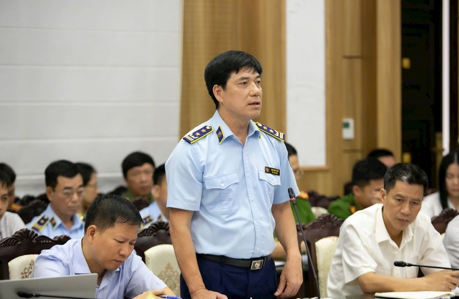 Ông Trần Văn Toàn, Chi cục trưởng Chi cục Quản lý thị trường, Sở Công thương phát biểu tại cuộc họp