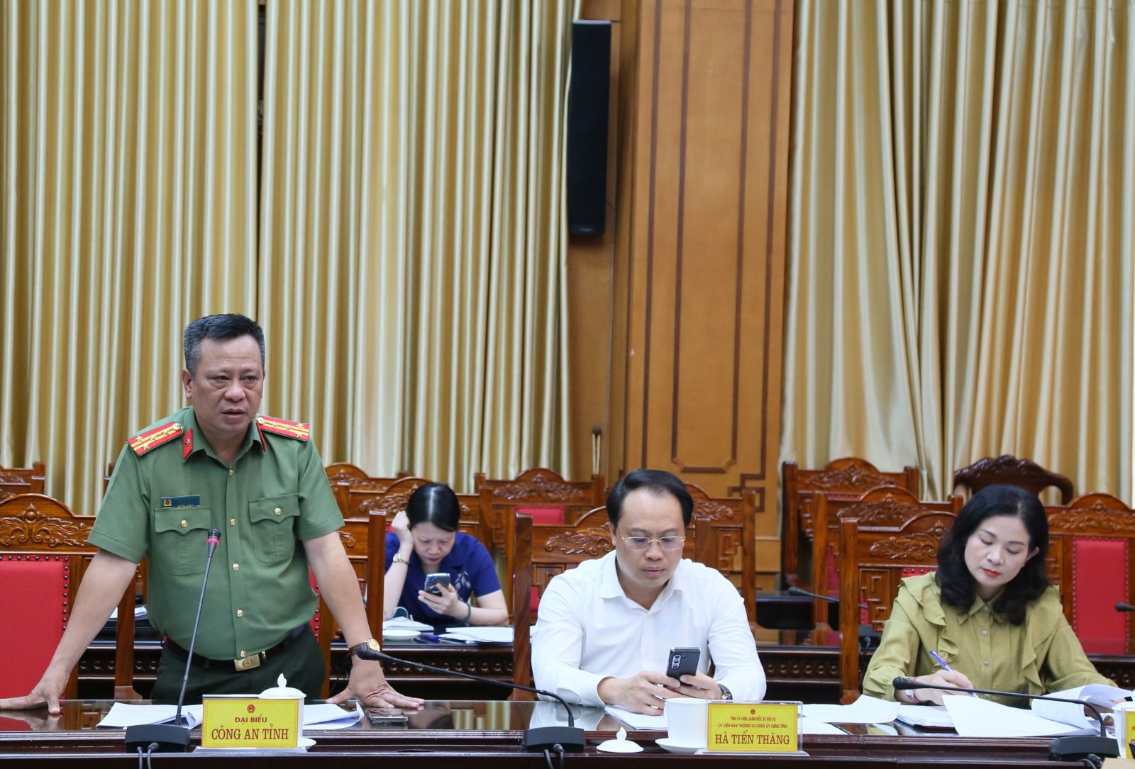 Đồng chí Trần Xuân Ánh, Ủy viên Ban Thường vụ Tỉnh ủy, Giám đốc Công an tỉnh phát biểu tại hội nghị. Đồng chí Trần Xuân Ánh, Ủy viên Ban Thường vụ Tỉnh ủy, Giám đốc Công an tỉnh phát biểu tại hội nghị.