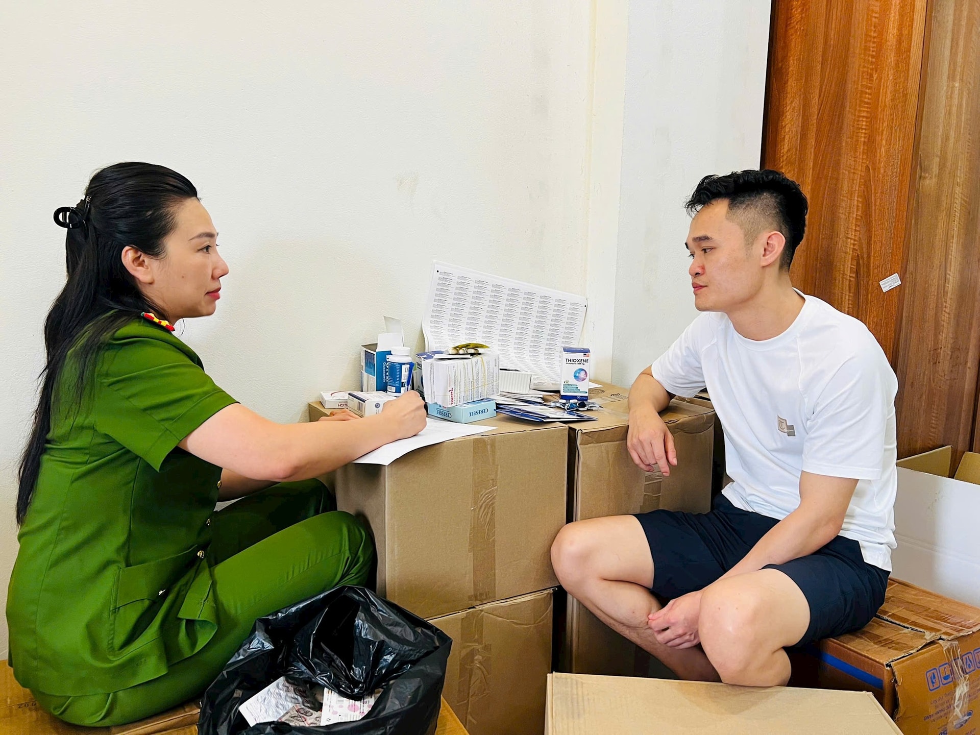 Cơ quan công an làm việc với đối tượng liên quan đến vụ án. Ảnh: Công an TP. Hà Nội Cơ quan công an làm việc với đối tượng liên quan đến vụ án. Ảnh: Công an TP. Hà Nội
