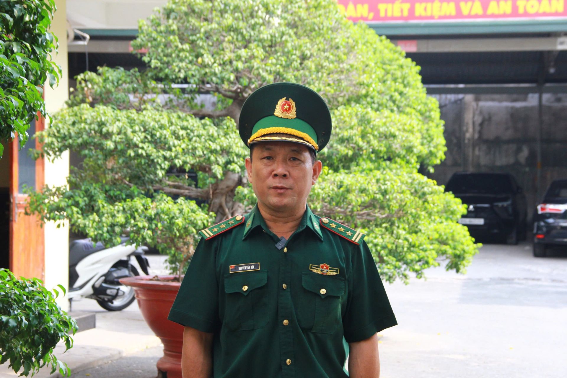 Thượng tá Nguyễn Văn Hóa – Phó Chỉ huy trưởng Biên phòng Cửa khẩu Cảng TP. HCM Thượng tá Nguyễn Văn Hóa – Phó Chỉ huy trưởng Biên phòng Cửa khẩu Cảng TP. HCM