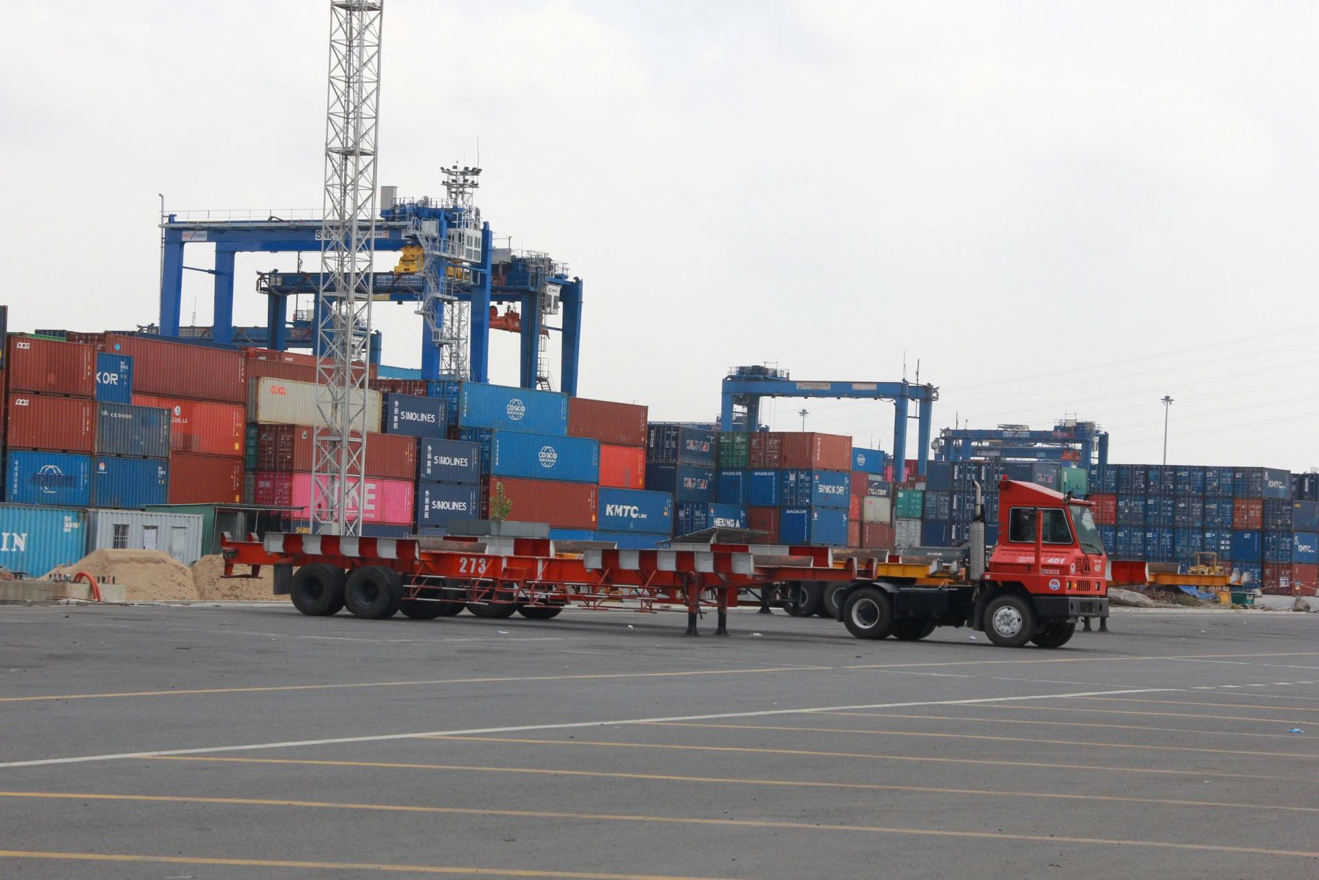 Công tác phối hợp với các lực lượng như Hải quan, Công an, Cảnh sát biển được Biên phòng Cửa khẩu Cảng TP. HCM thực hiện thường xuyên thông qua các hoạt động kiểm tra container hàng hóa xuất nhập khẩu tại cảng Cát Lái Công tác phối hợp với các lực lượng như Hải quan, Công an, Cảnh sát biển được Biên phòng Cửa khẩu Cảng TP. HCM thực hiện thường xuyên thông qua các hoạt động kiểm tra container hàng hóa xuất nhập khẩu tại cảng Cát Lái