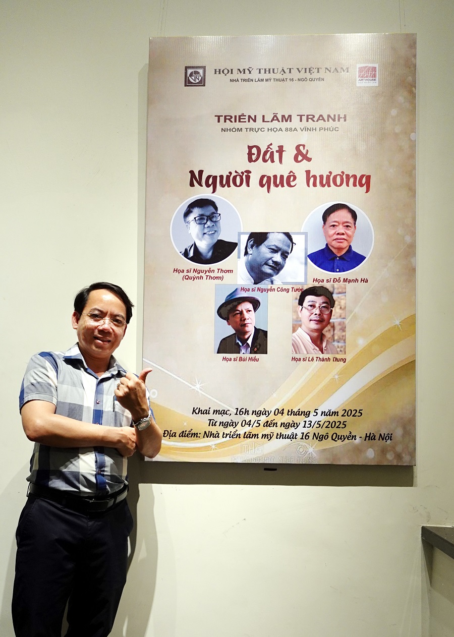 Tác giả, Họa sĩ Dương Sơn tại Triển lãm Tranh của Nhóm trực họa 88A Vĩnh Phúc Tác giả, Họa sĩ Dương Sơn tại Triển lãm Tranh của Nhóm trực họa 88A Vĩnh Phúc