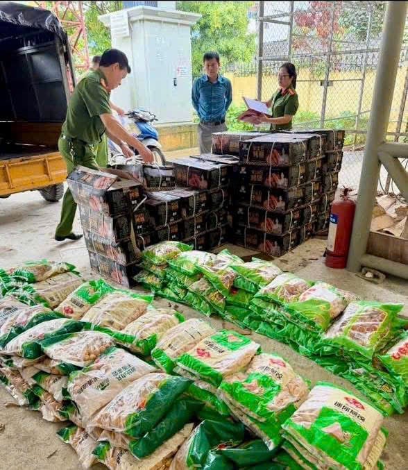 Phát hiện 29 tấn thực phẩm không rõ nguồn gốc