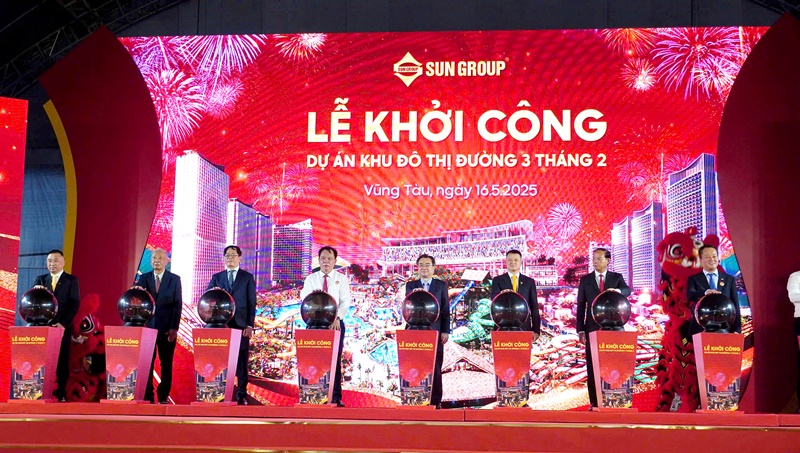 Lãnh đạo các địa phương và Sun Group thực hiện nghi thức khởi công dự án