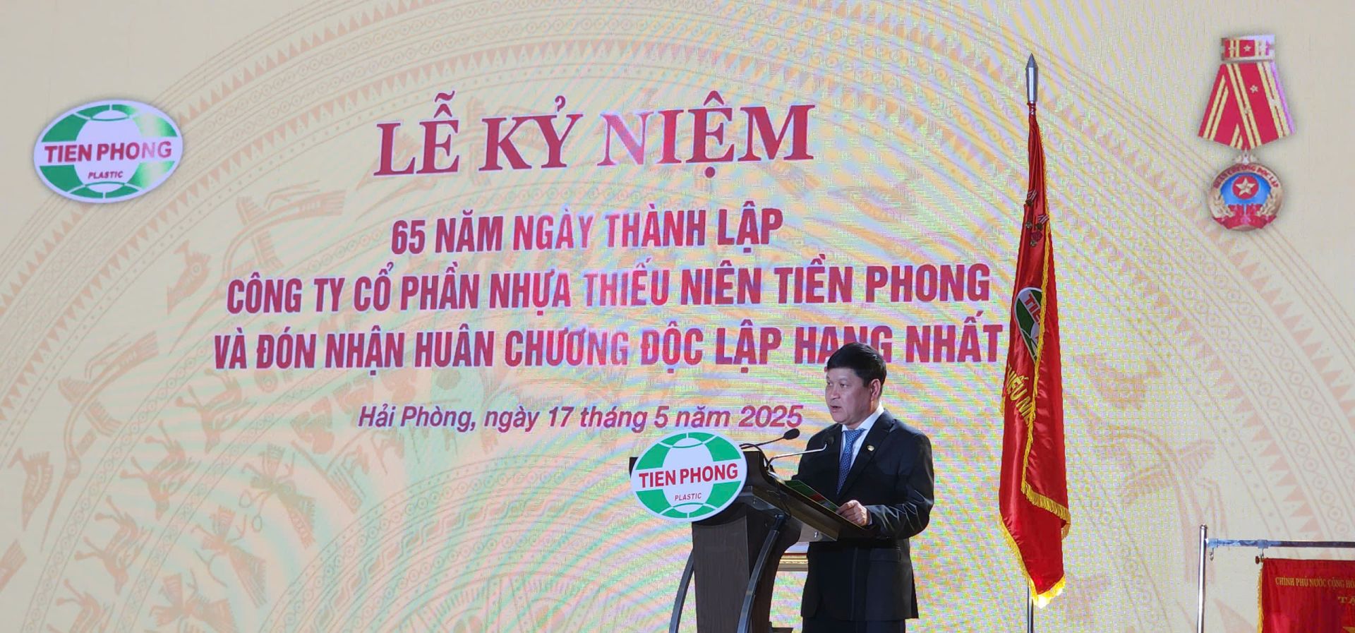 Ông Chu Văn Phương Tổng giám đốc Công ty CP nhựa thiếu niên Tiền Phong phát biểu đáp từ tại buổi lễ