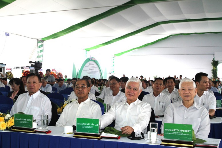 Nguyên Chủ tịch nước Nguyễn Minh Triết và các đại biểu tham dự buổi lễ - Ảnh: VGP/Lê Anh