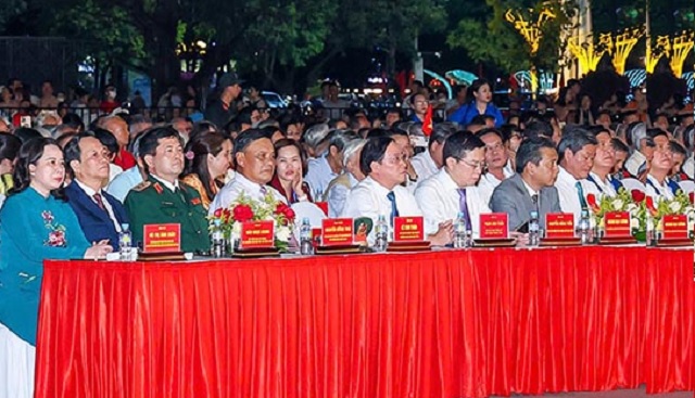 L&atilde;nh đạo, quan kh&aacute;ch tham dự Lễ kỷ niệm.