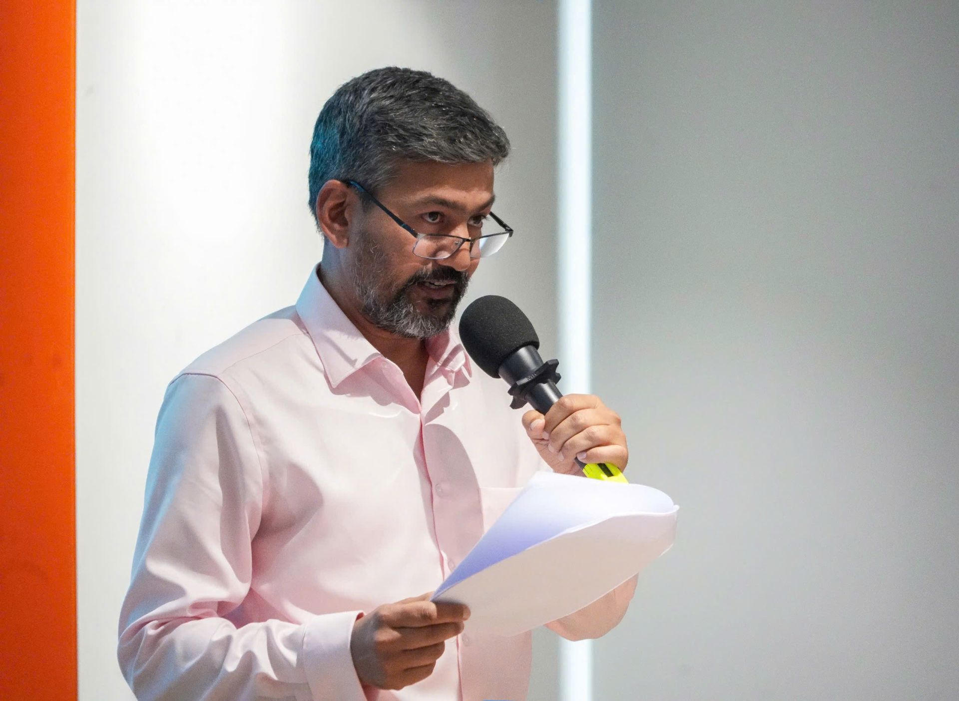 Ông Raj Kumar – Giám đốc VietED Group chia sẻ tại buổi lễ Ông Raj Kumar – Giám đốc VietED Group chia sẻ tại buổi lễ