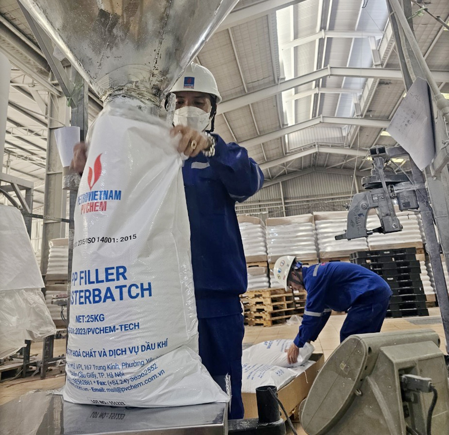 PVChem nghiên cứu và sản xuất sản phẩm mới.