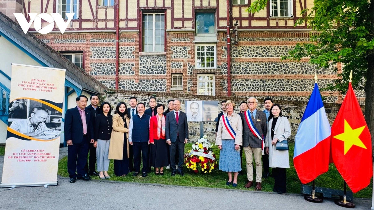 Các đại biểu chụp ảnh kỷ niệm. Ảnh: Anh Tuấn