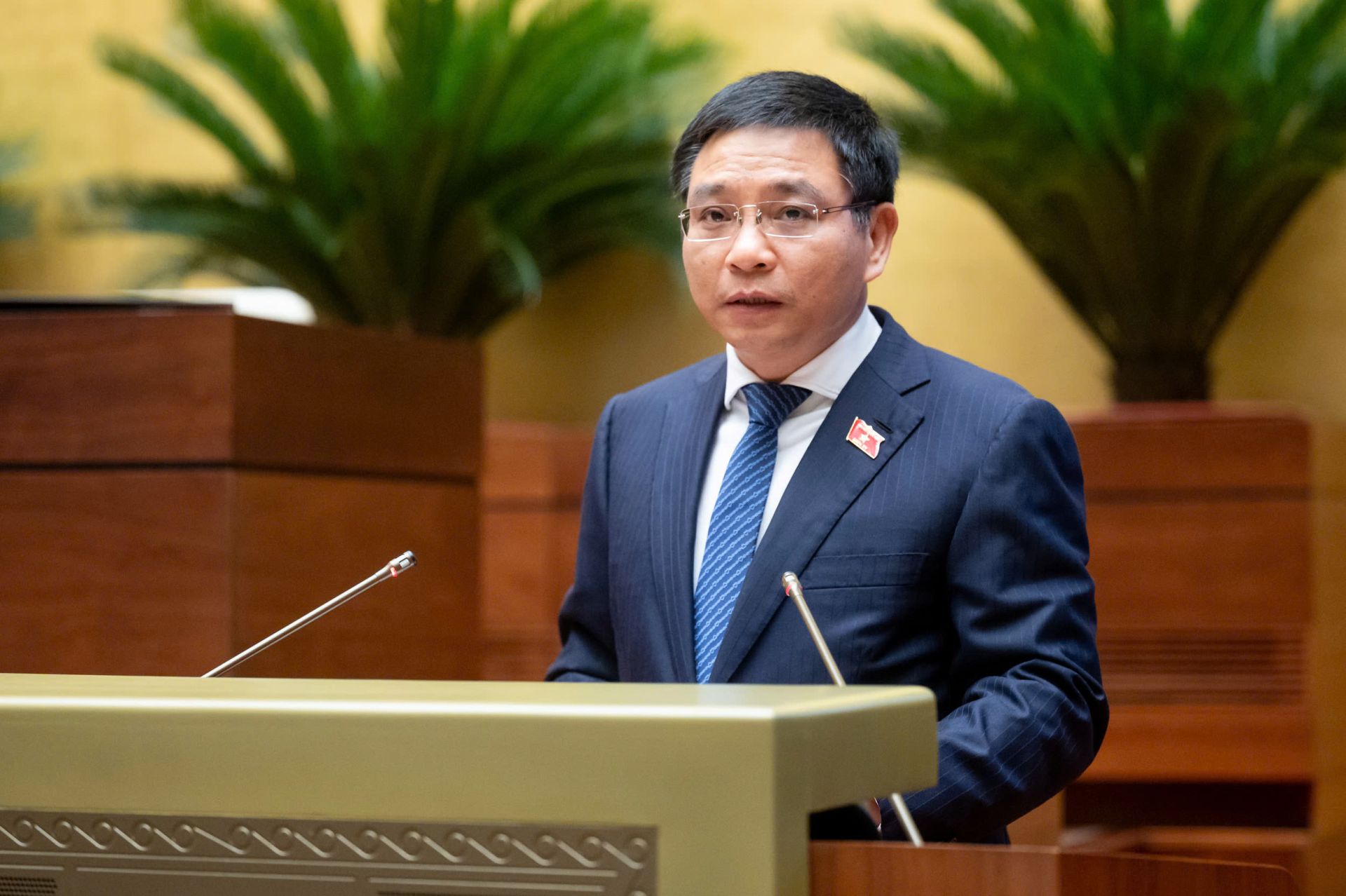Bộ trưởng Bộ Tài chính Nguyễn Văn Thắng trình bày tờ trình của Chính phủ Bộ trưởng Bộ Tài chính Nguyễn Văn Thắng trình bày tờ trình của Chính phủ