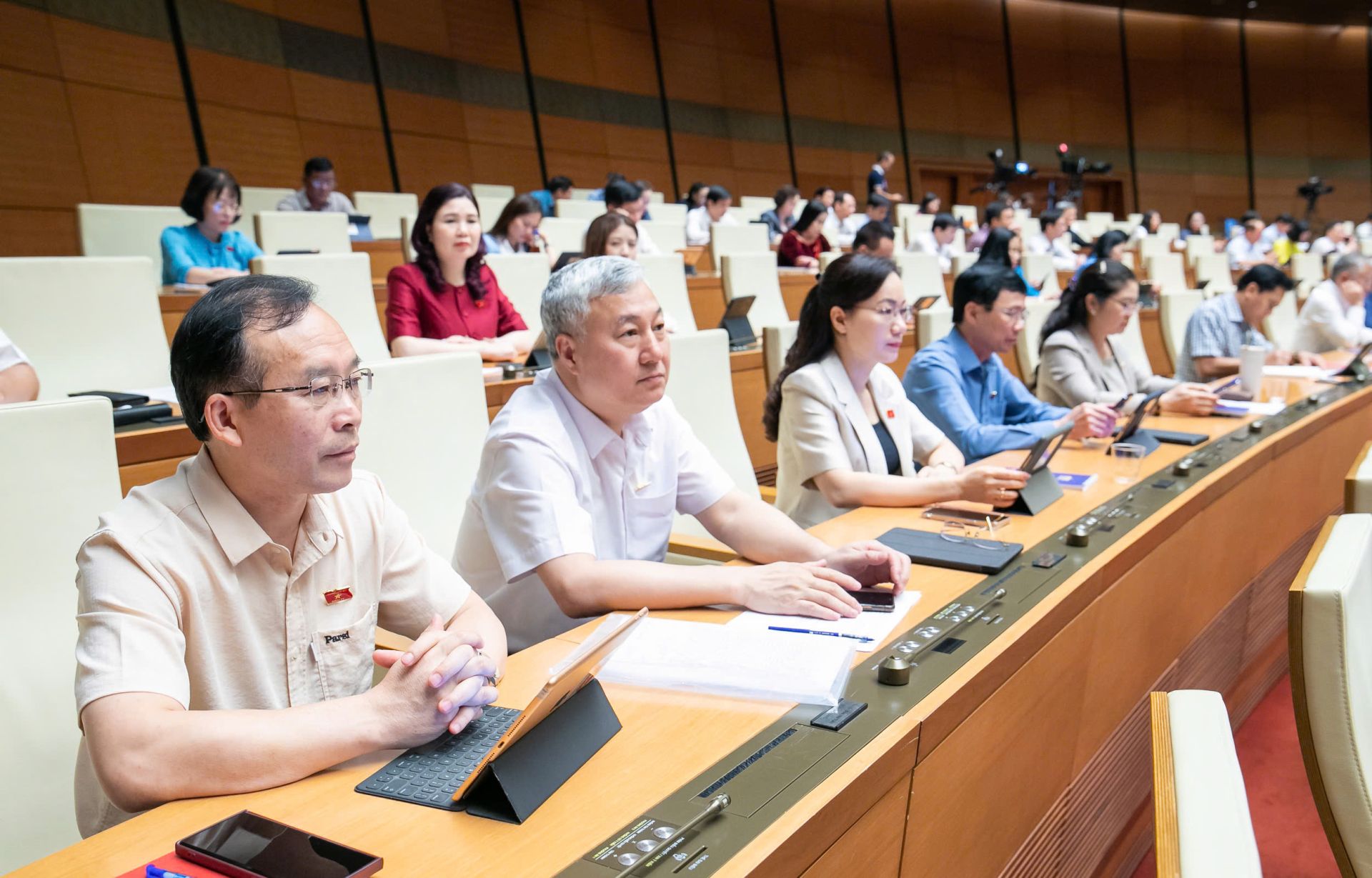 Các đại biểu tại phiên làm việc sáng 17/5 Các đại biểu tại phiên làm việc sáng 17/5