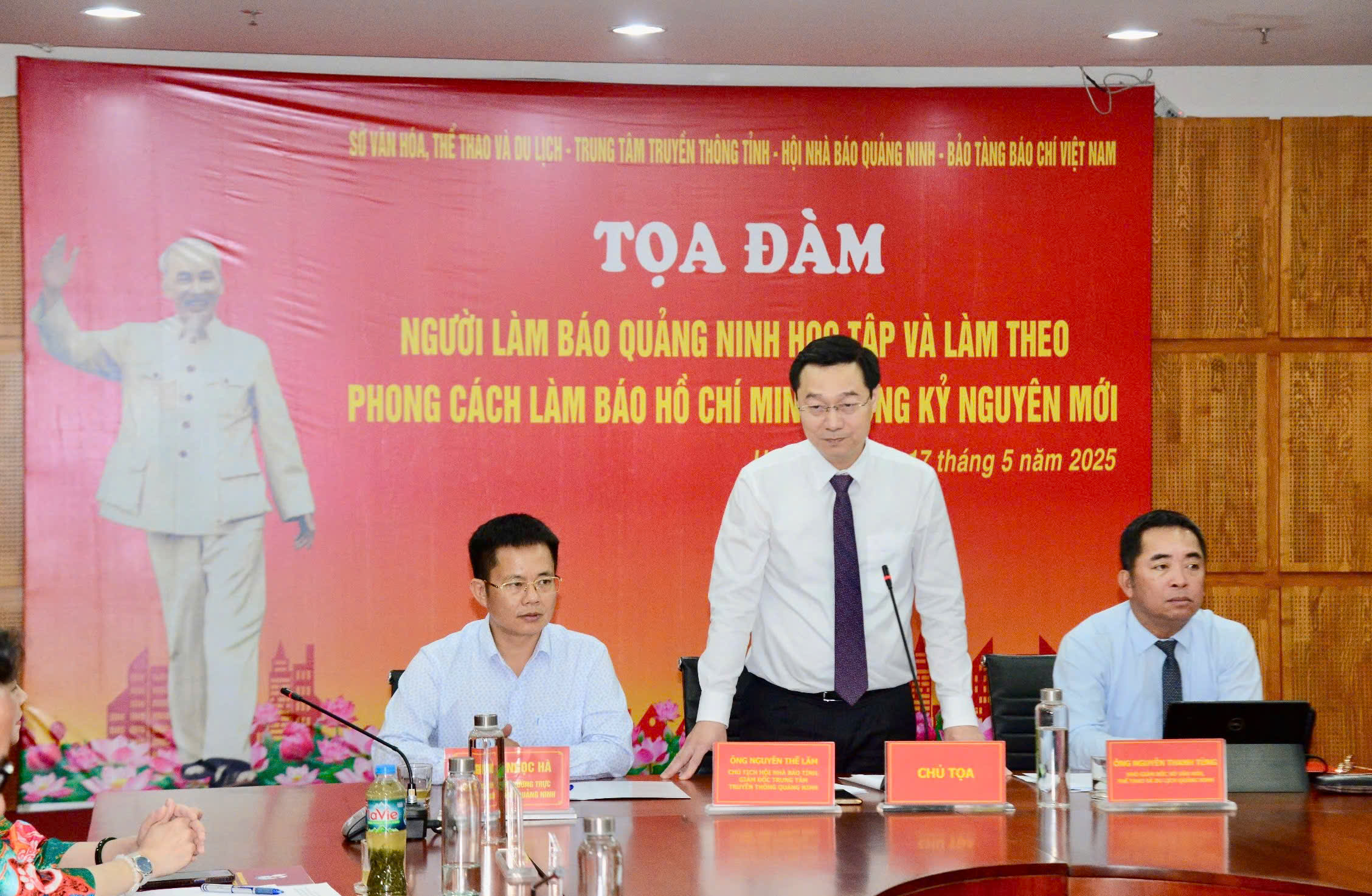 Ông Nguyễn Thế Lãm, Chủ tịch HNB tỉnh, Giám đốc Trung tâm Truyền thông tỉnh Quảng Ninh phát biểu tại toạ đàm. Ông Nguyễn Thế Lãm, Chủ tịch HNB tỉnh, Giám đốc Trung tâm Truyền thông tỉnh Quảng Ninh phát biểu tại toạ đàm.