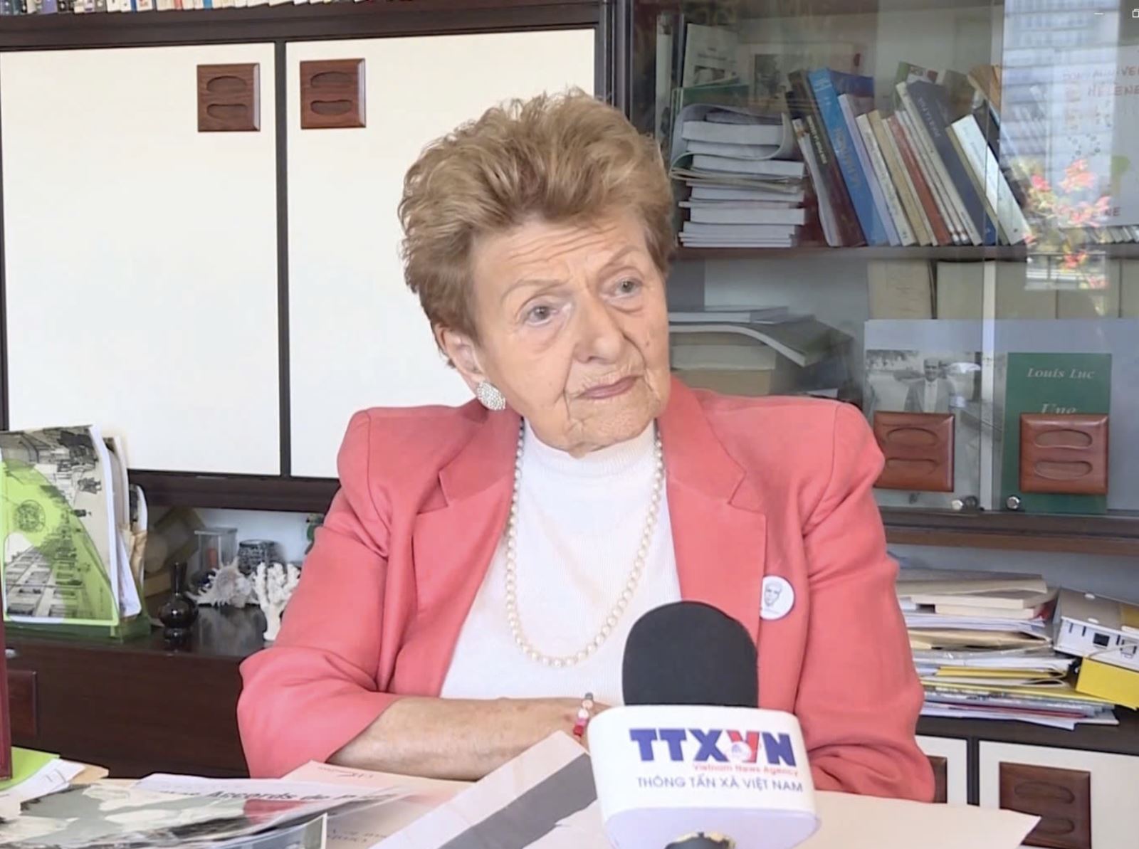 Bà Hélène Luc, Thượng nghị sĩ danh dự, chủ tịch danh dự Hội hữu nghị Pháp - Việt (AAFV).