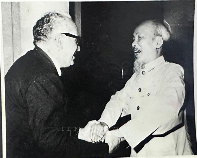 135 năm Ngày sinh Chủ tịch Hồ Chí Minh: Người dân Mỹ Latinh và những lần gặp Bác