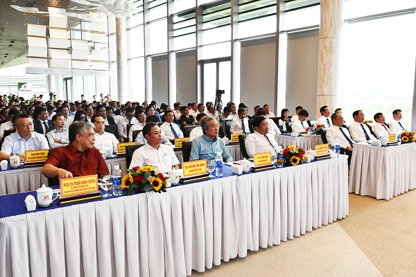 Đại biểu đến dự