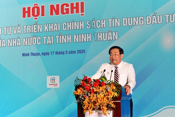 Ông Trịnh Minh Hoàng - Tỉnh ủy viên, Phó Chủ tịch UBND tỉnh Ninh Thuận lên phát biểu kết luận Hội nghị